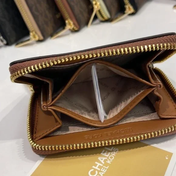 Michael Kors Jet Set Travel Medium Zip Around Card Case Vanilla NWT - Picture 11 of 16